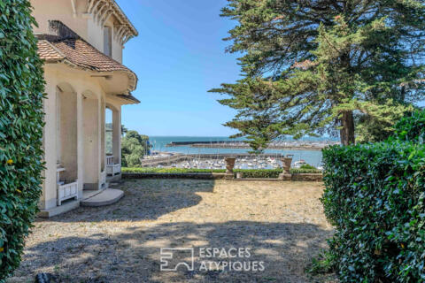 Villa Pornicaise avec sa maison de gardien et son jardin suspendu au dessus de l&rsquo;océan