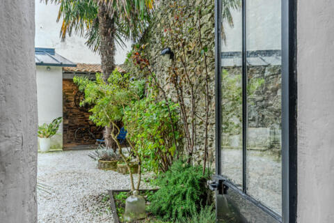 Maison familiale de caractère (186 m²) : rénovation soignée, 4 chambres, jardin et dépendance