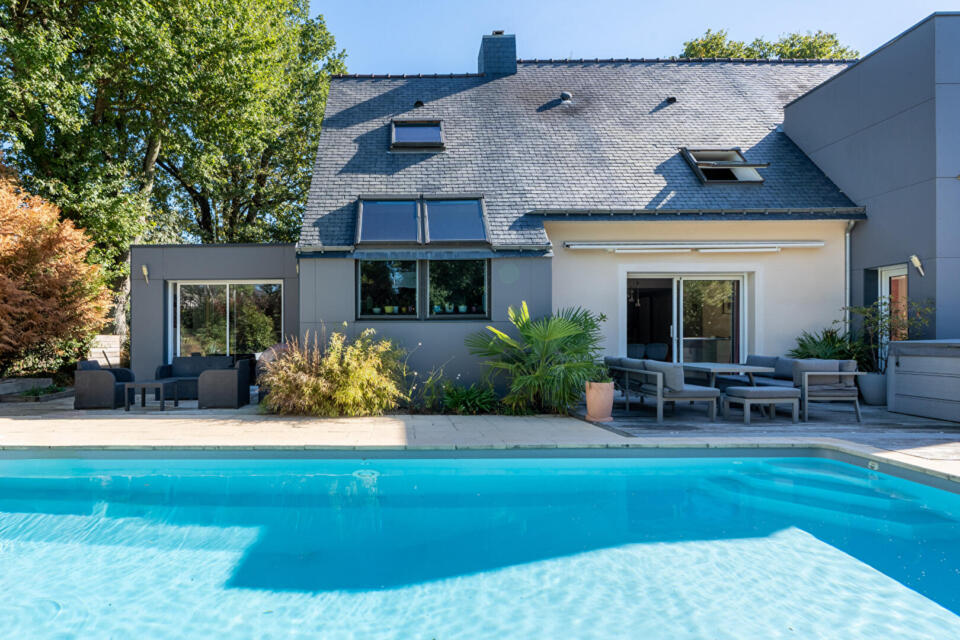 Maison d'architecte en demi-niveaux, piscine chauffée et annexe indépendante ? Sucé-sur-Erdre