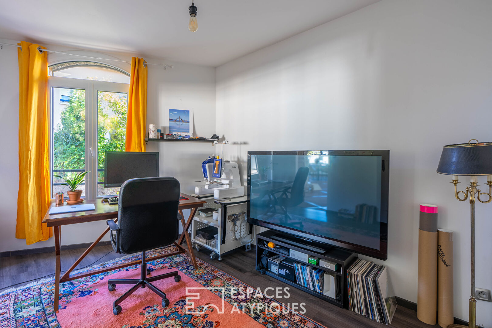 Bel appartement en duplex aux volumes généreux dans le bourg de Indre