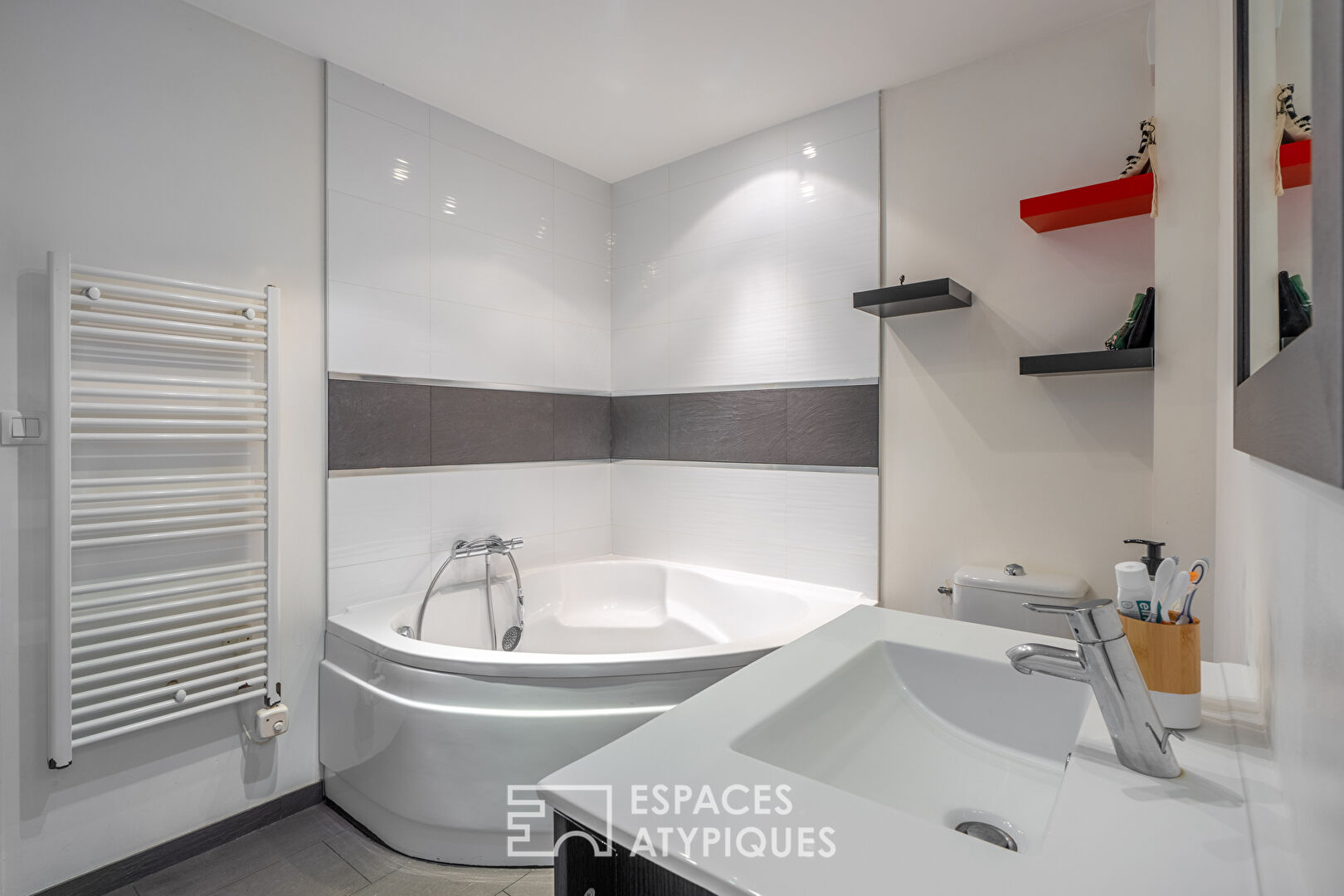 Bel appartement en duplex aux volumes généreux dans le bourg de Indre