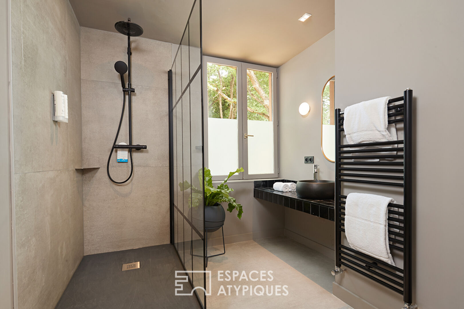 Eco-Luxurious Oasis in the Heart of La Brière