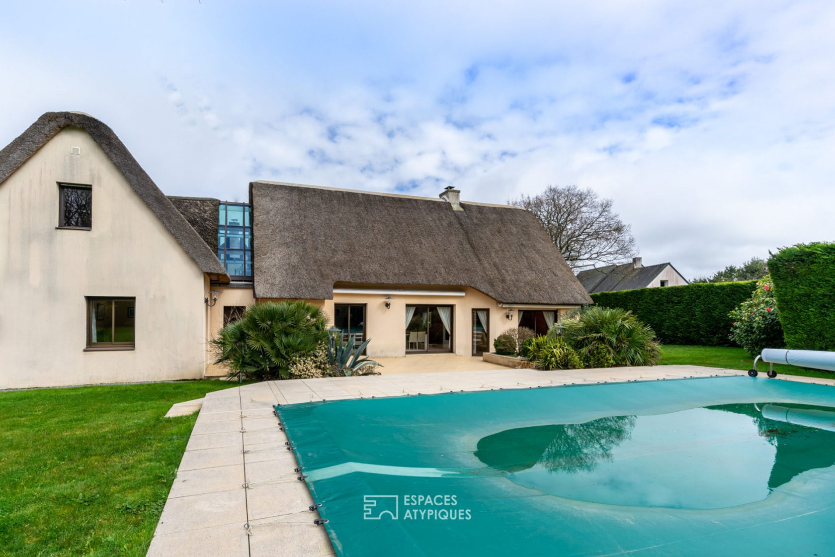 Magnifique chaumière avec piscine