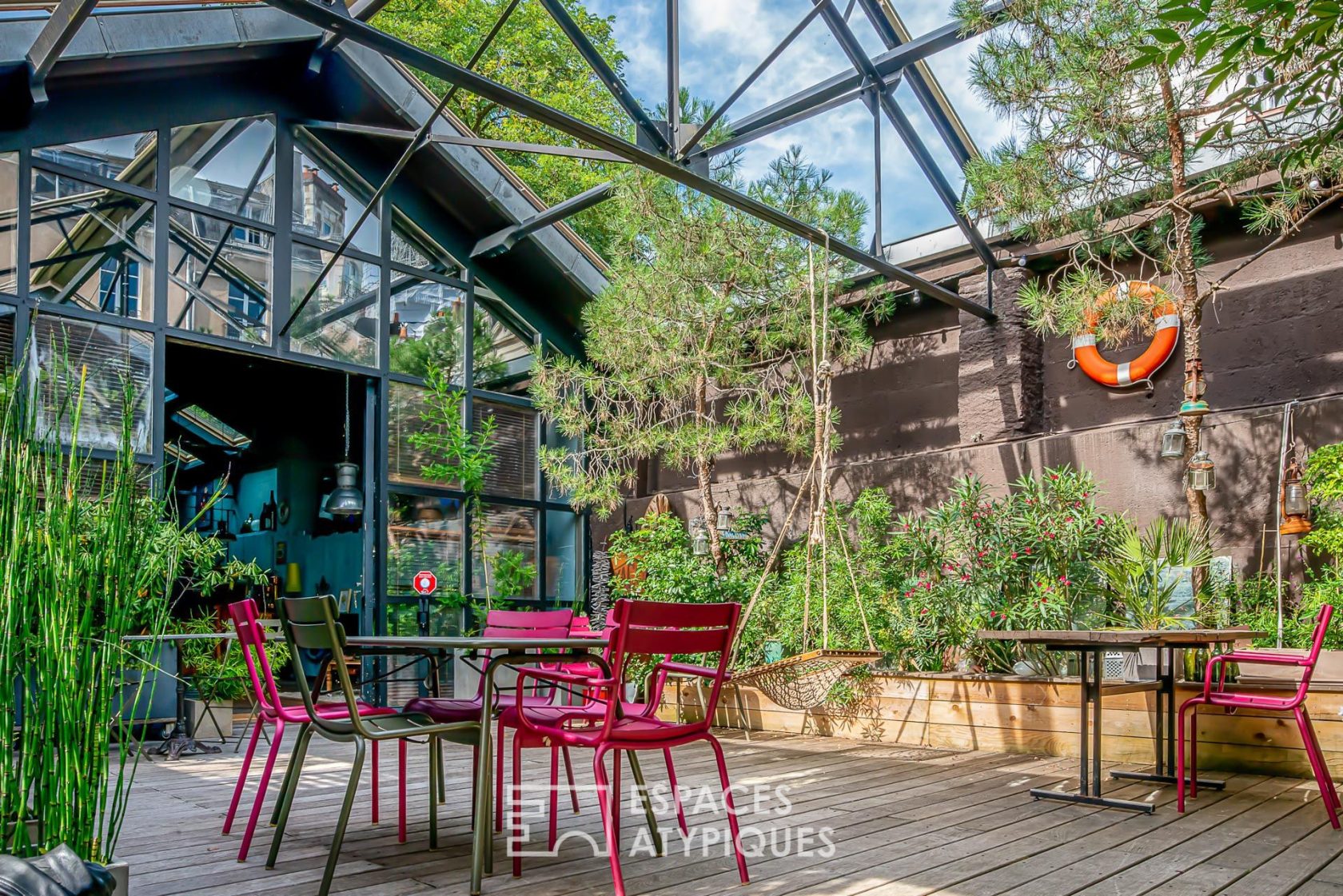 Exceptionnel loft dans un esprit industriel avec son patio végétalisé