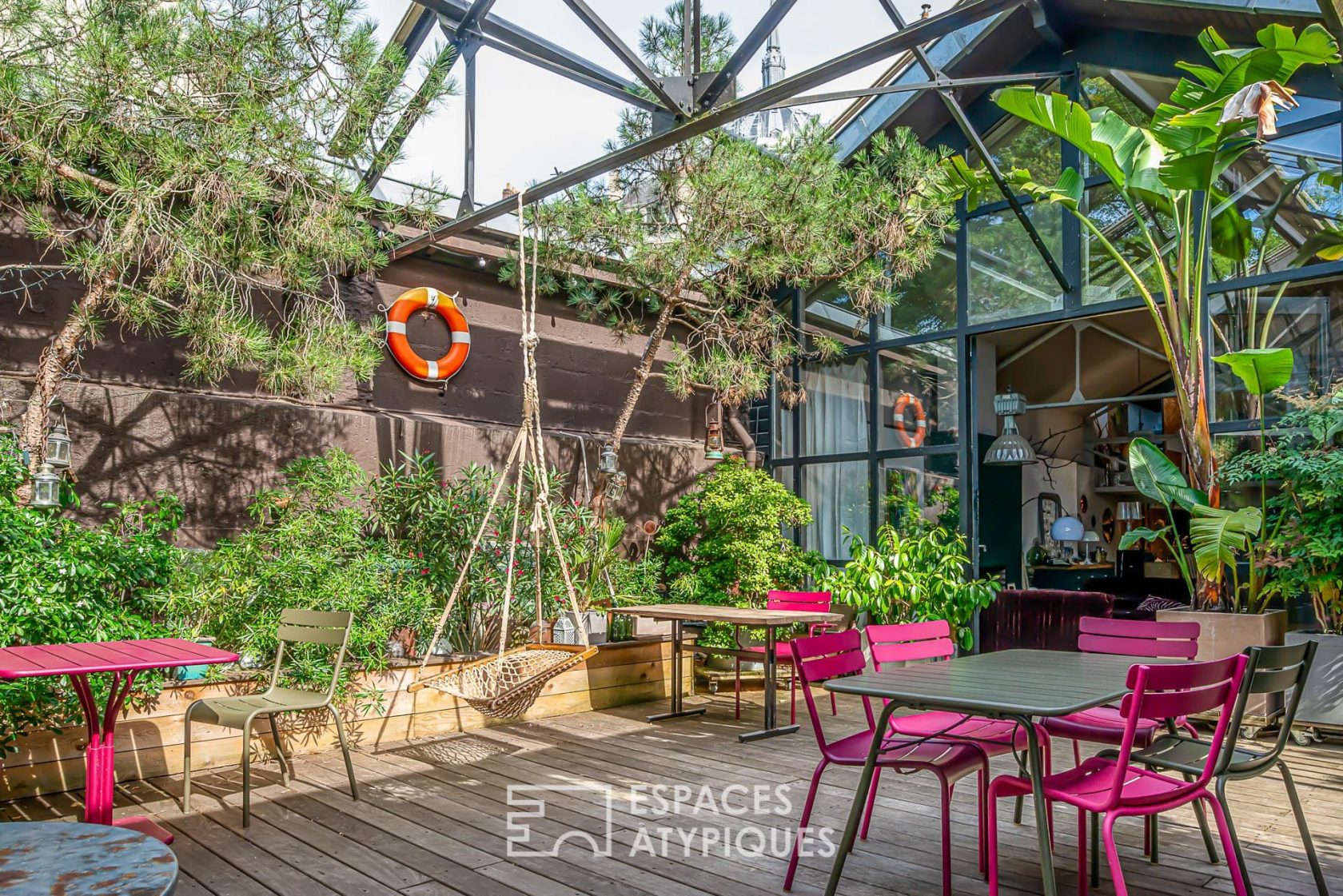 Exceptionnel loft dans un esprit industriel avec son patio végétalisé