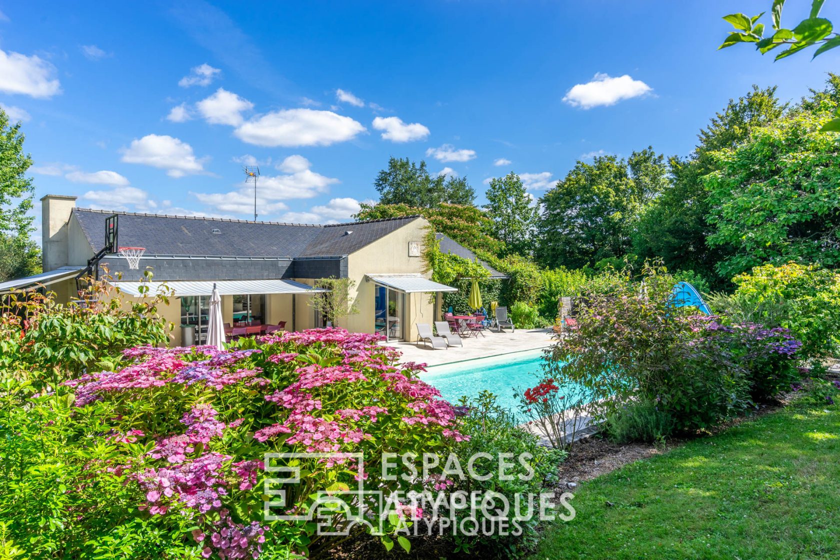 Maison d’architecte dans son écrin de verdure