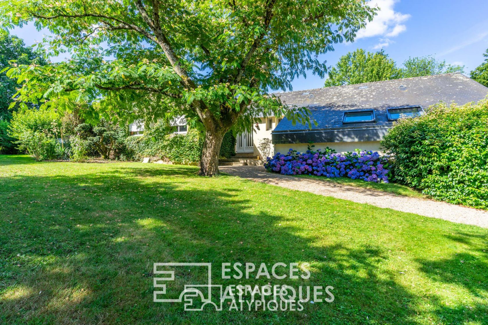 Maison d’architecte dans son écrin de verdure