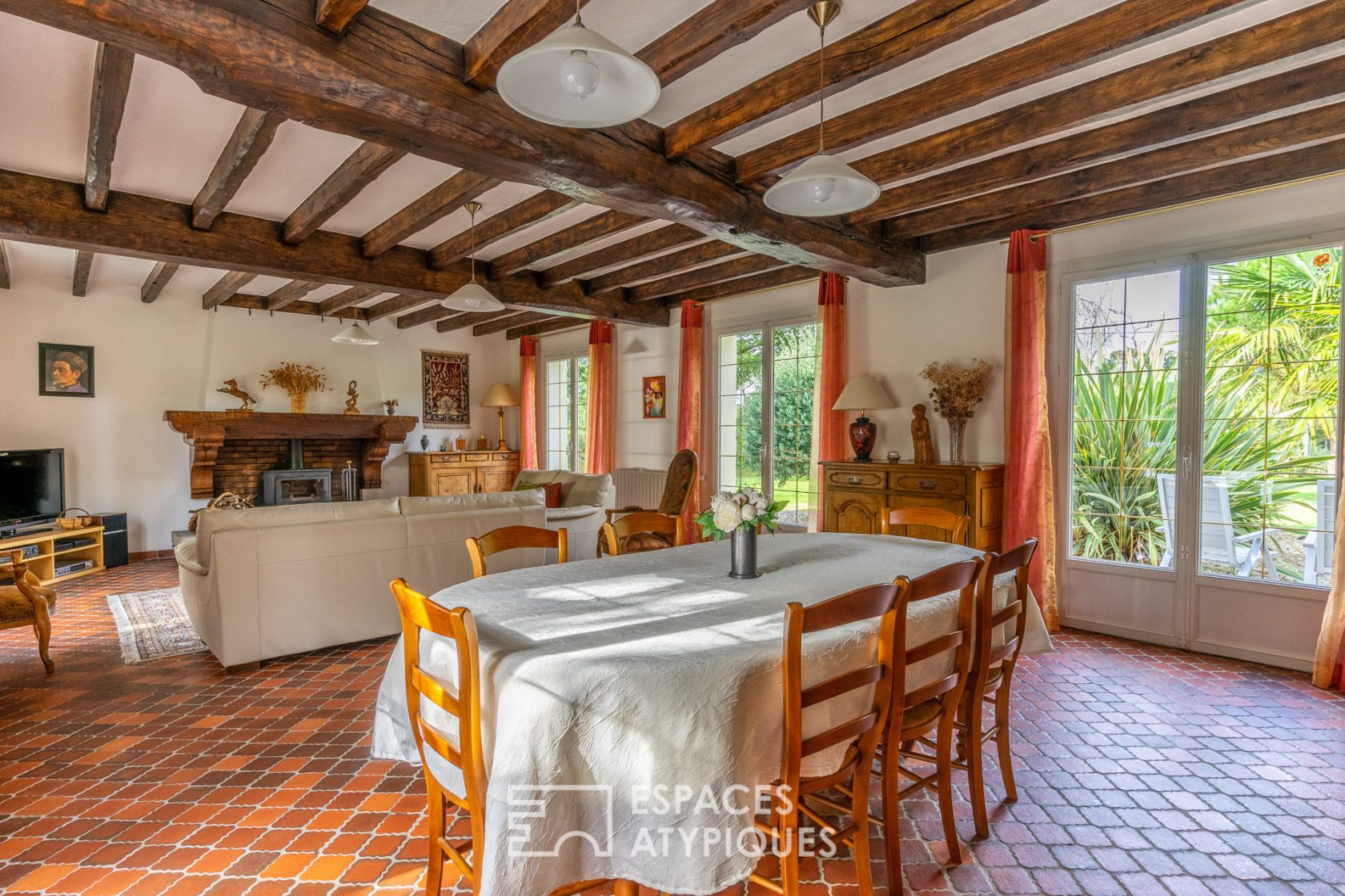 Belle maison familiale sur son grand terrain arboré