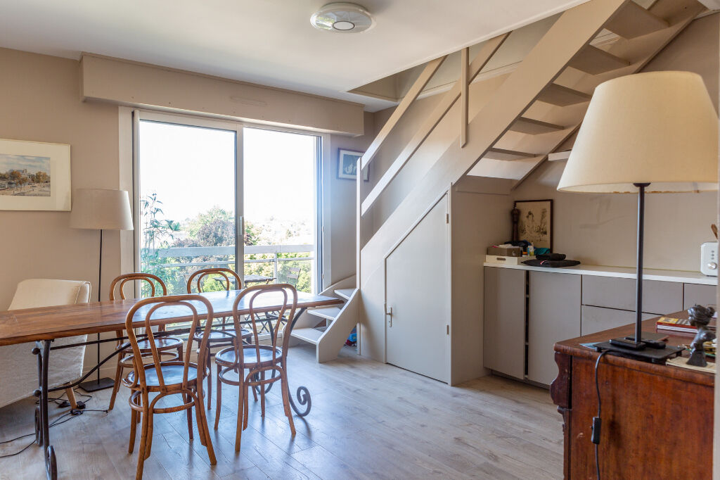 Duplex lumineux sur balcon filant avenue Camus