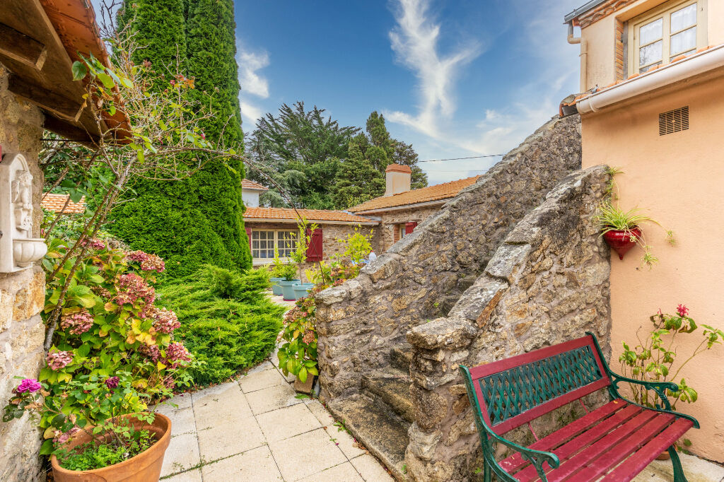 Ancienne ferme du 19ème siècle avec piscine et dépendances