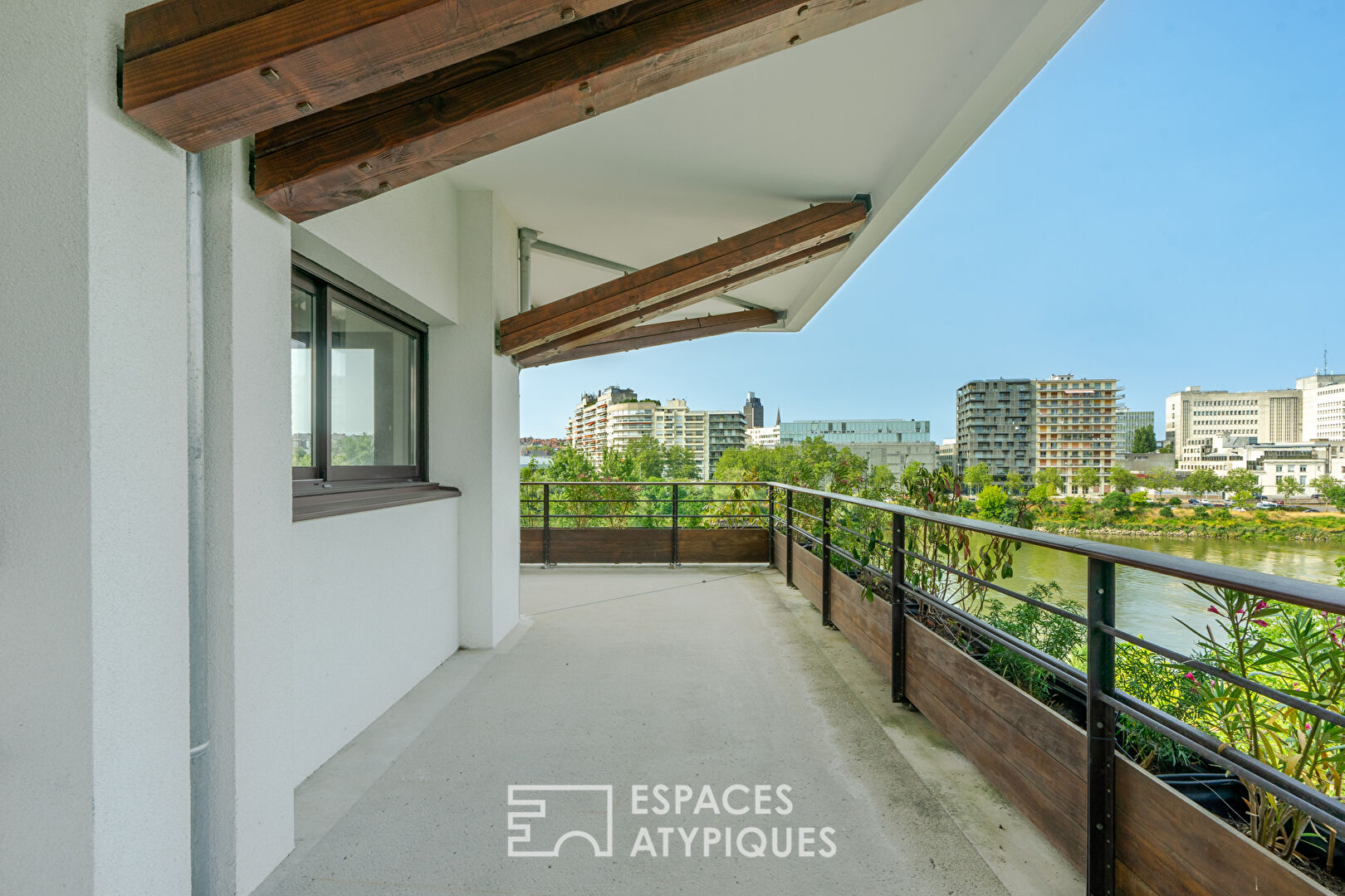 Déjà loué – Appartement meublé de 44m2 avec terrasse vue Loire