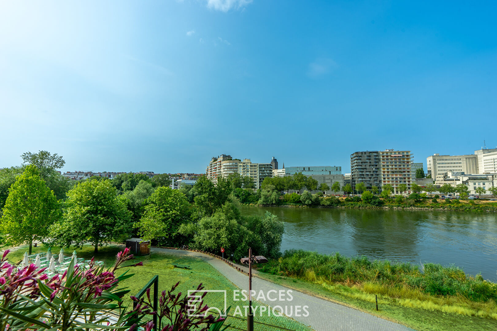 Appartement meublé de 45m2 avec terrasse vue Loire