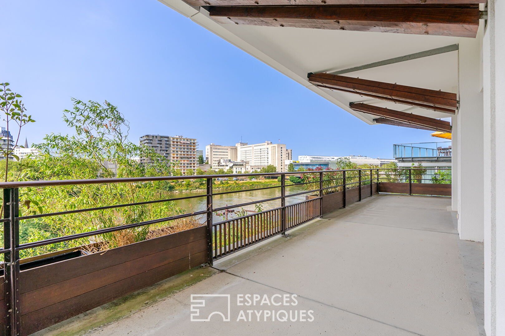 Appartement meublé de 45m2 avec terrasse vue Loire