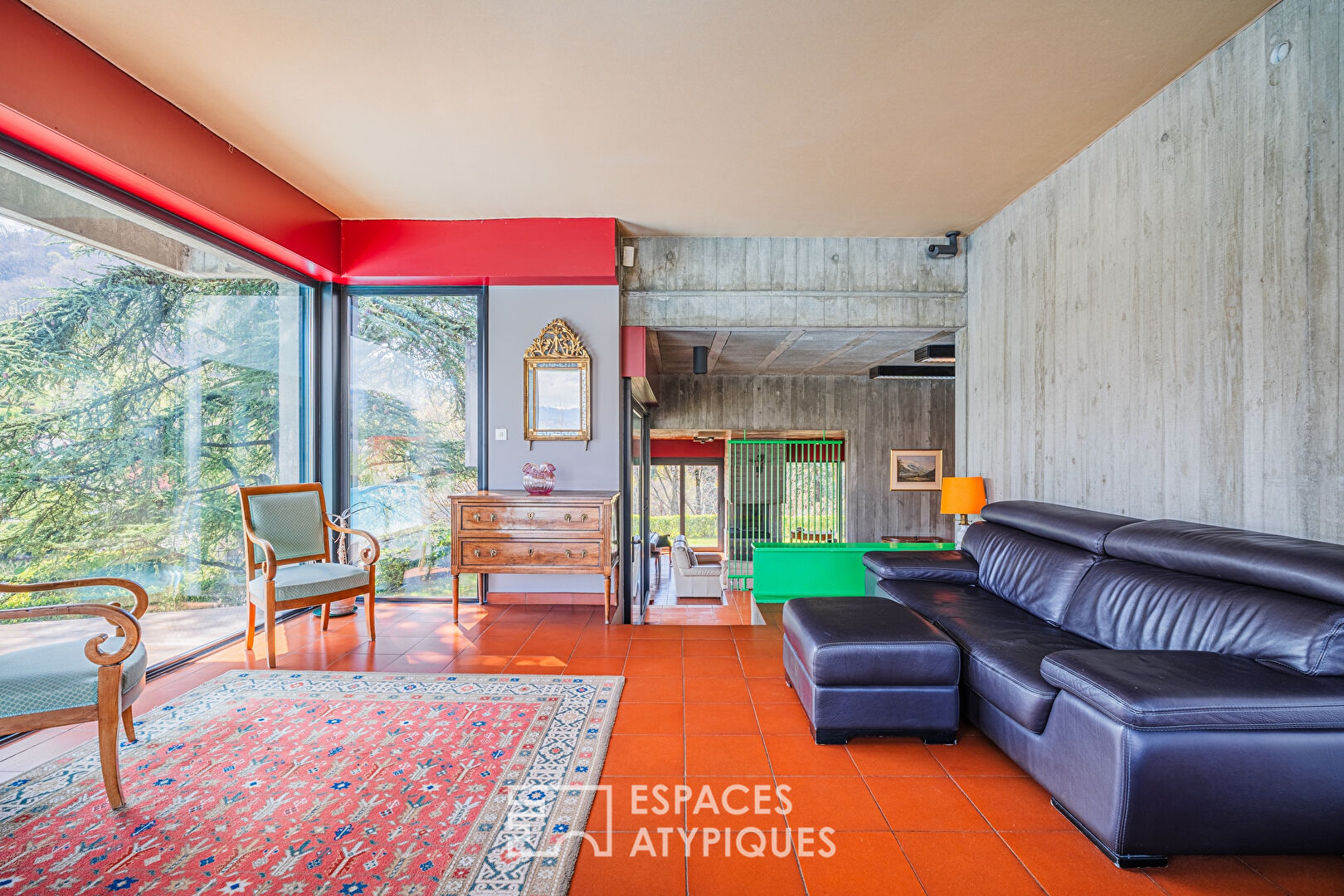 Villa d’architecte et son panorama d’exception sur la colline du Murier