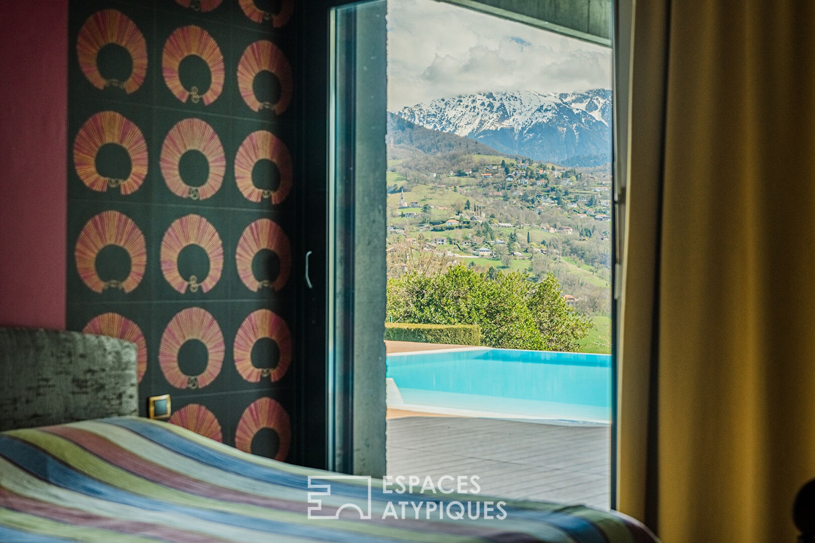 Villa d’architecte et son panorama d’exception sur la colline du Murier