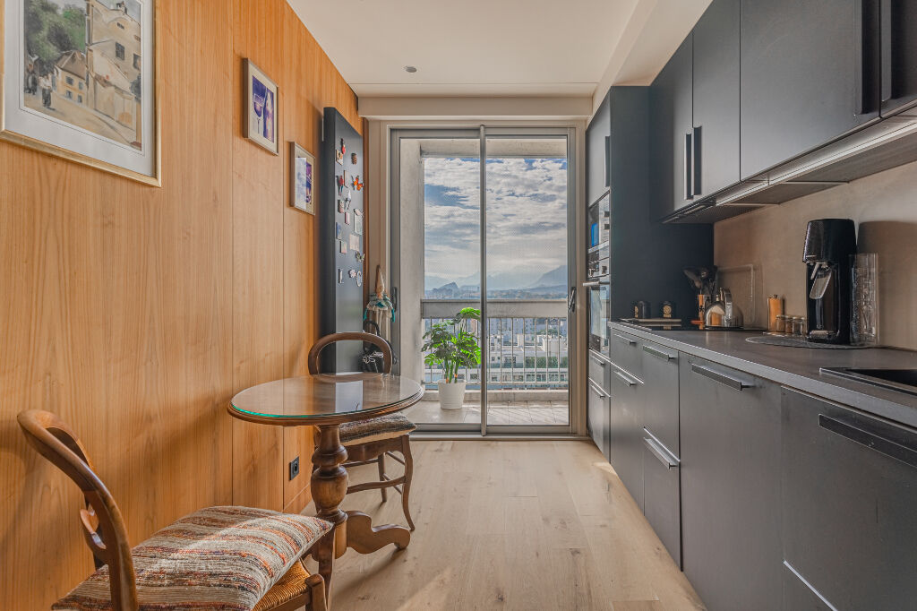 Appartement contemporain avec vue panoramique