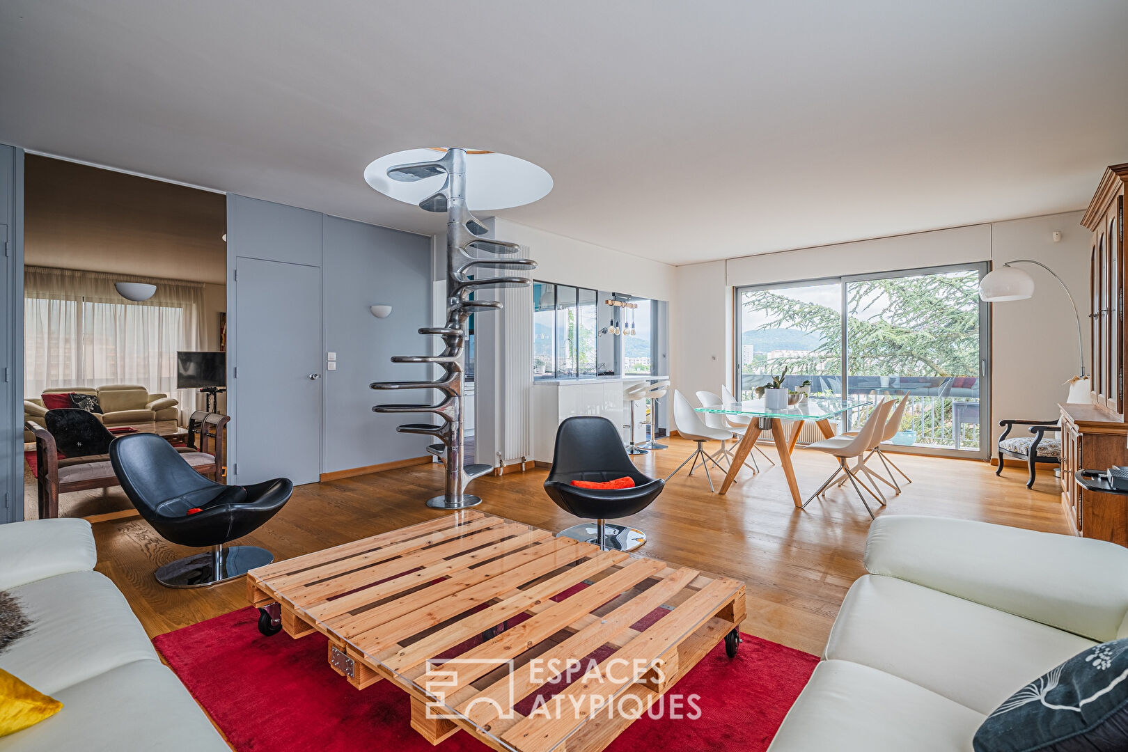 Duplex atypique en dernier étage avec terrasse et vue panoramique