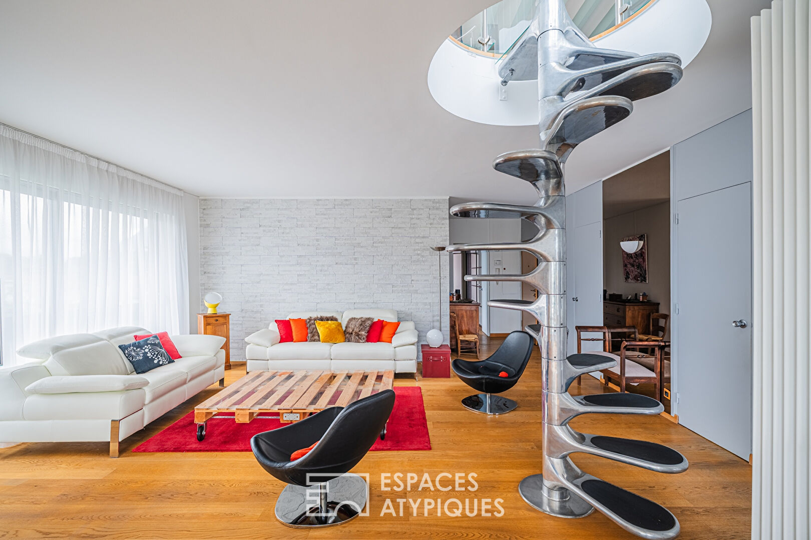 Duplex atypique en dernier étage avec terrasse et vue panoramique