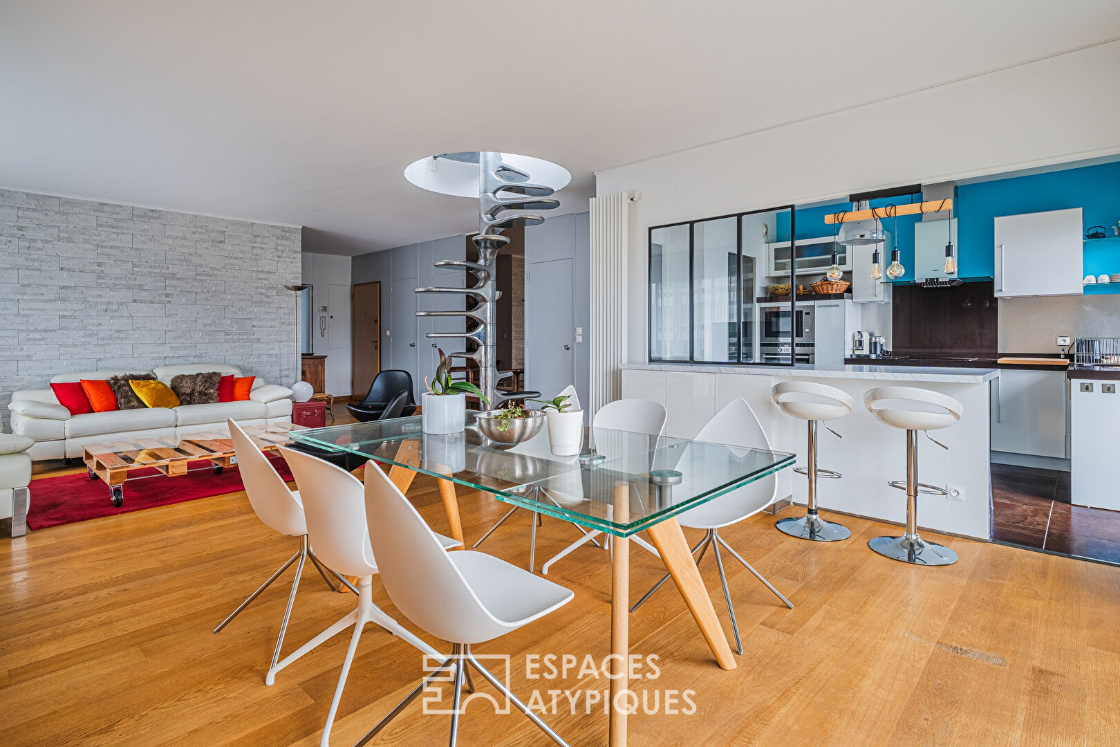 Duplex atypique en dernier étage avec terrasse et vue panoramique
