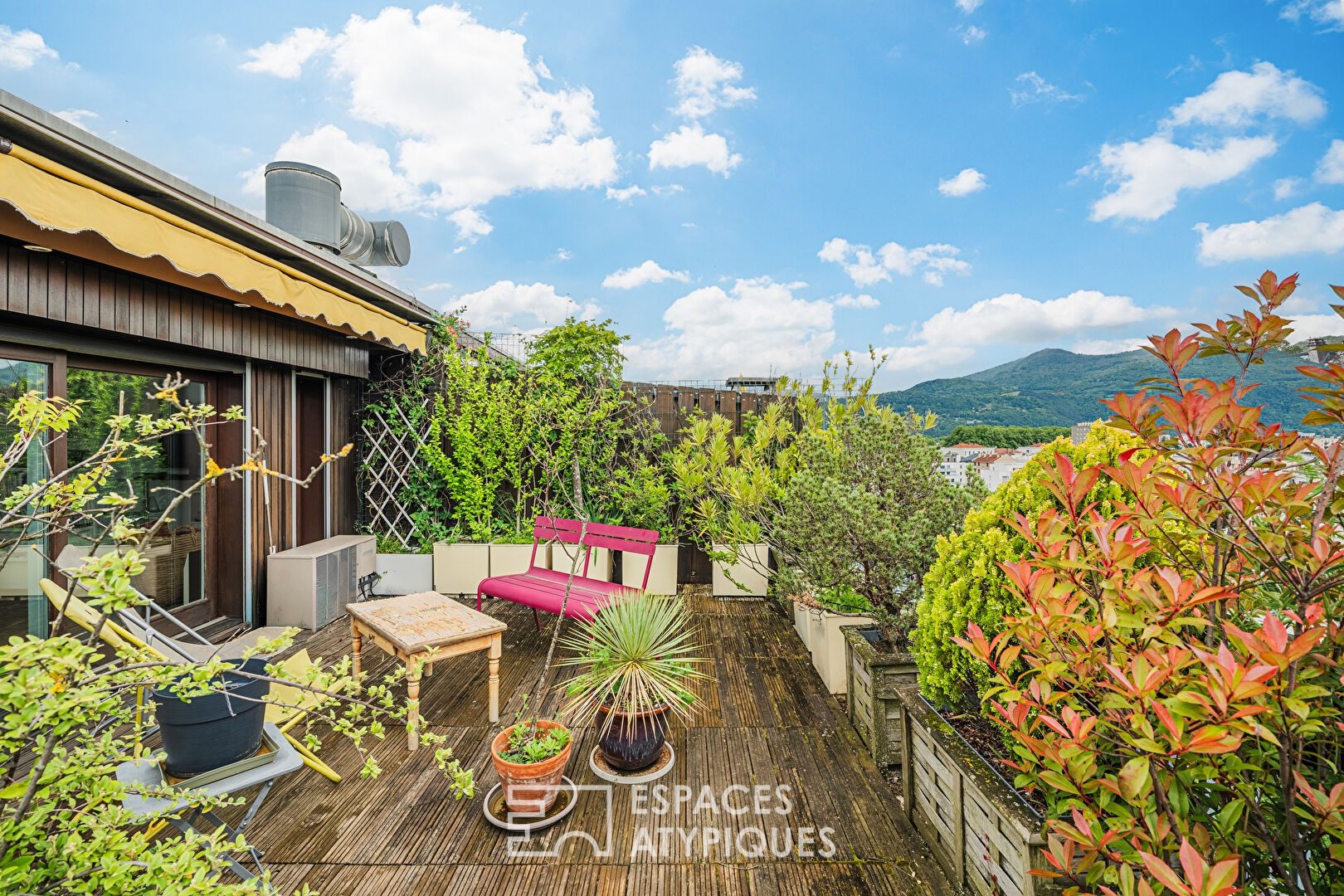 Duplex atypique en dernier étage avec terrasse et vue panoramique