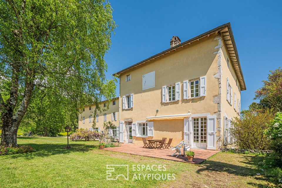 Maison forte du XIIème face au Vercors et son parc arboré