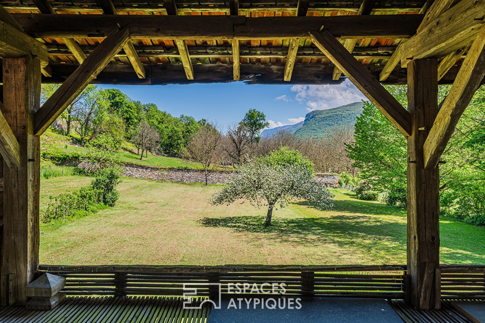 Maison forte du XIIème face au Vercors et son parc arboré