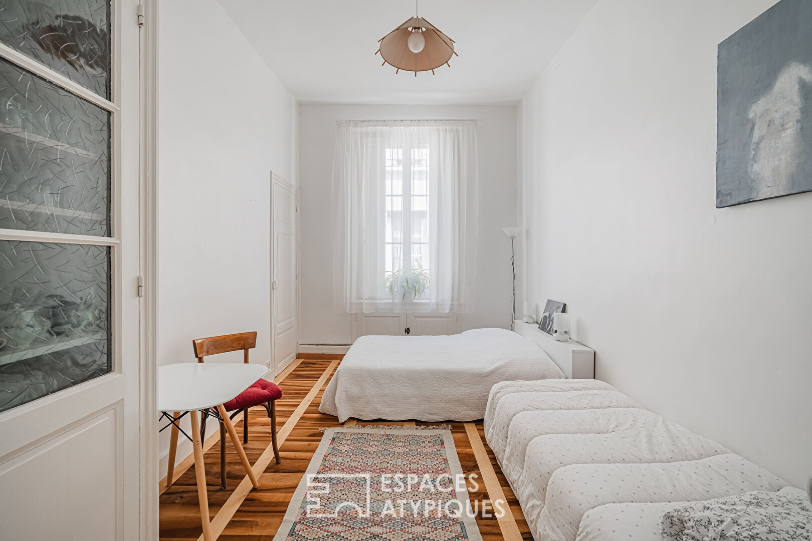 Superb renovation in a character building in the heart of the city