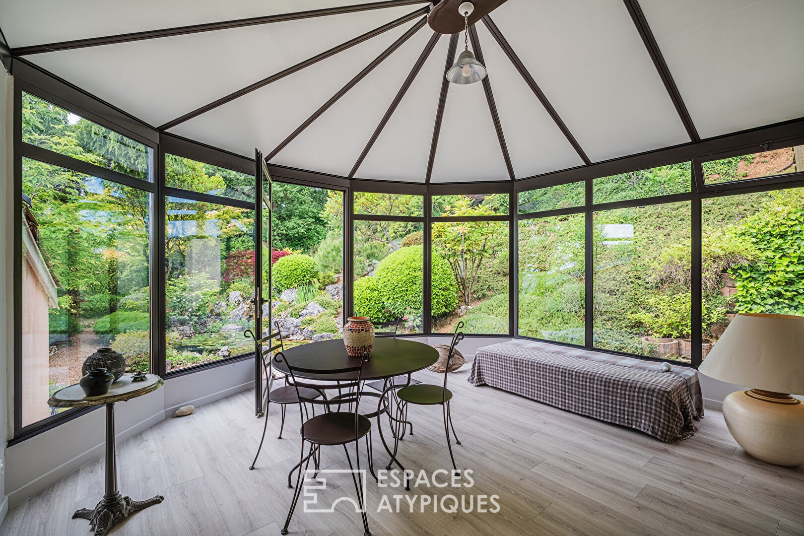 Magnifique Villa avec vue sur la plaine de Romans et son jardin japonisant