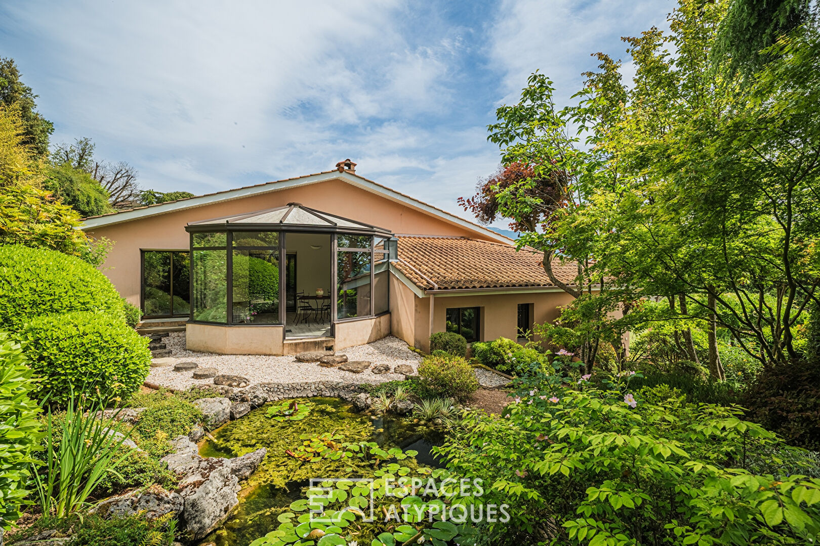 Magnifique Villa avec vue sur la plaine de Romans et son jardin japonisant