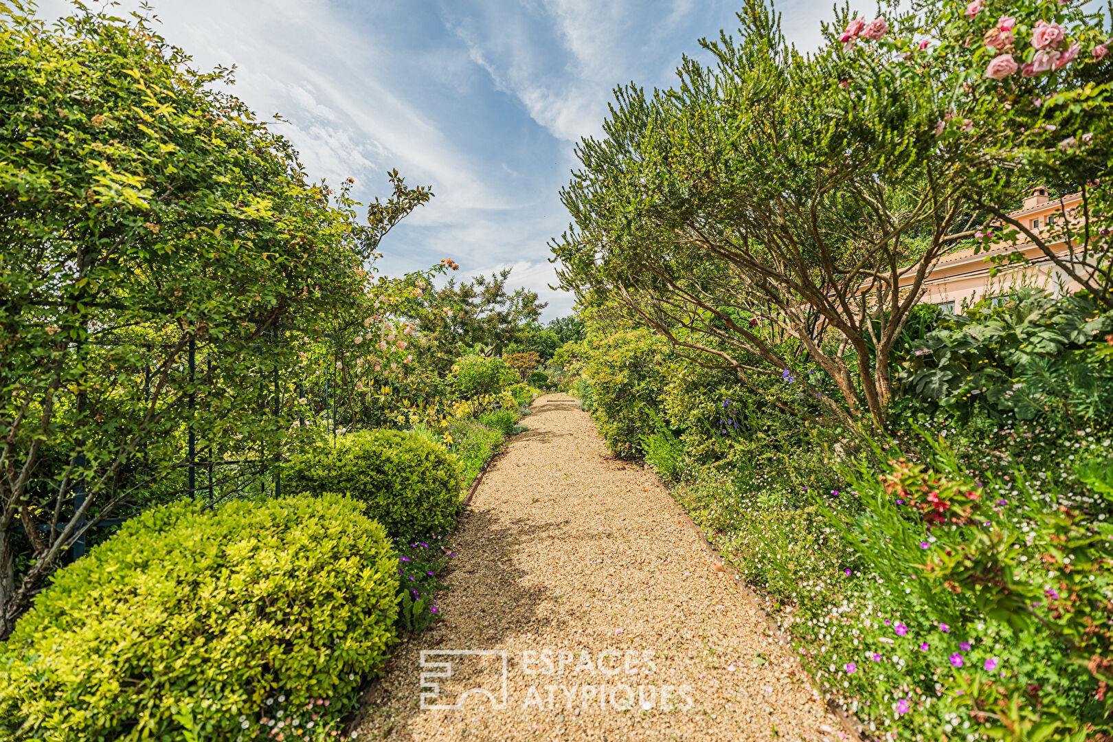 Magnifique Villa avec vue sur la plaine de Romans et son jardin japonisant