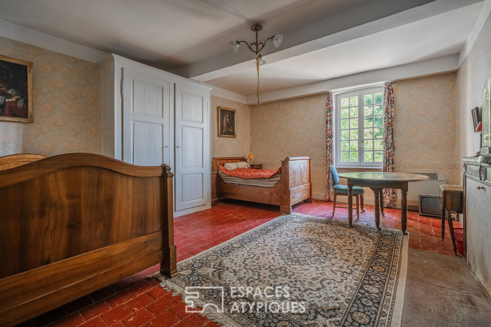 Maison de maître et son parc arboré sur la vallée de la Bourbre