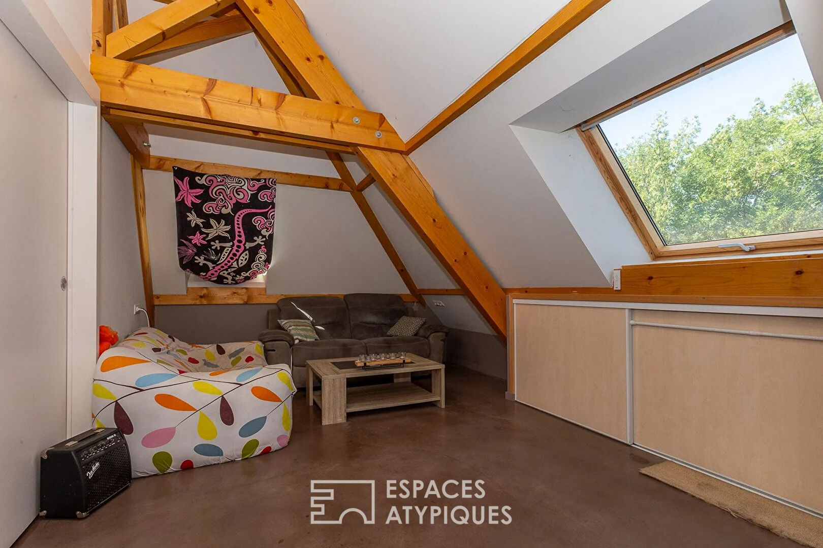 Ancien corps de ferme rénové avec ses deux habitations dauphinoises
