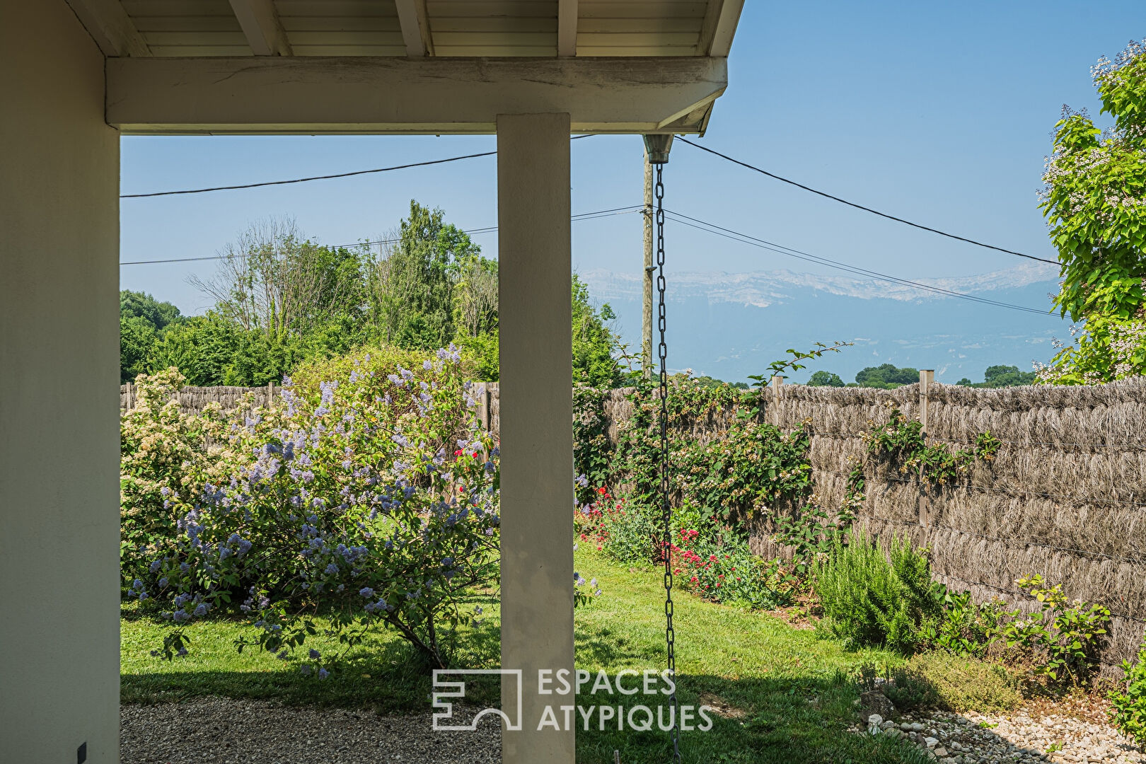 Villa avec piscine et vue sur les hauts de Brie et Angonnes