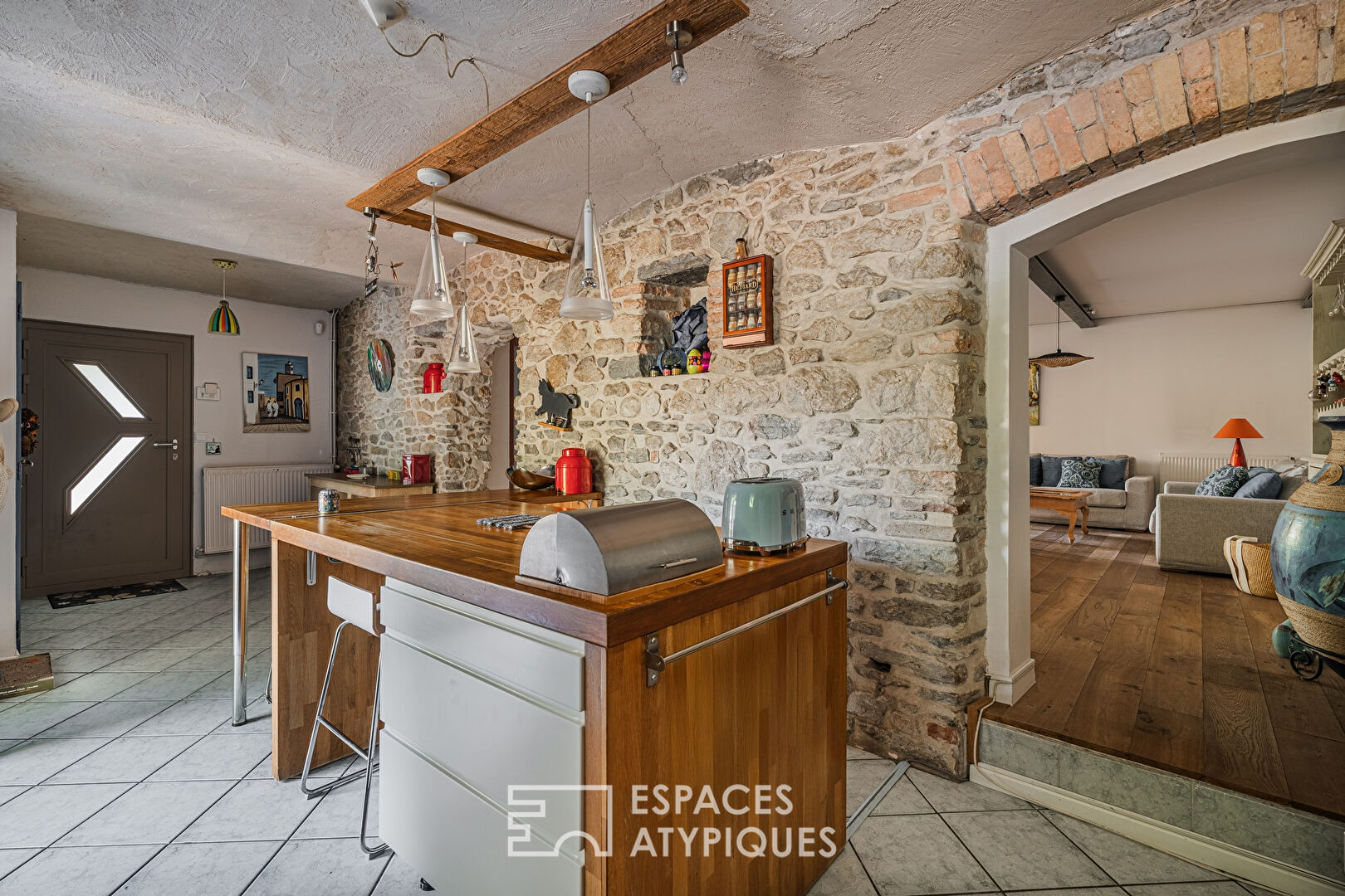 Townhouse and its small intimate garden in the Croizat district