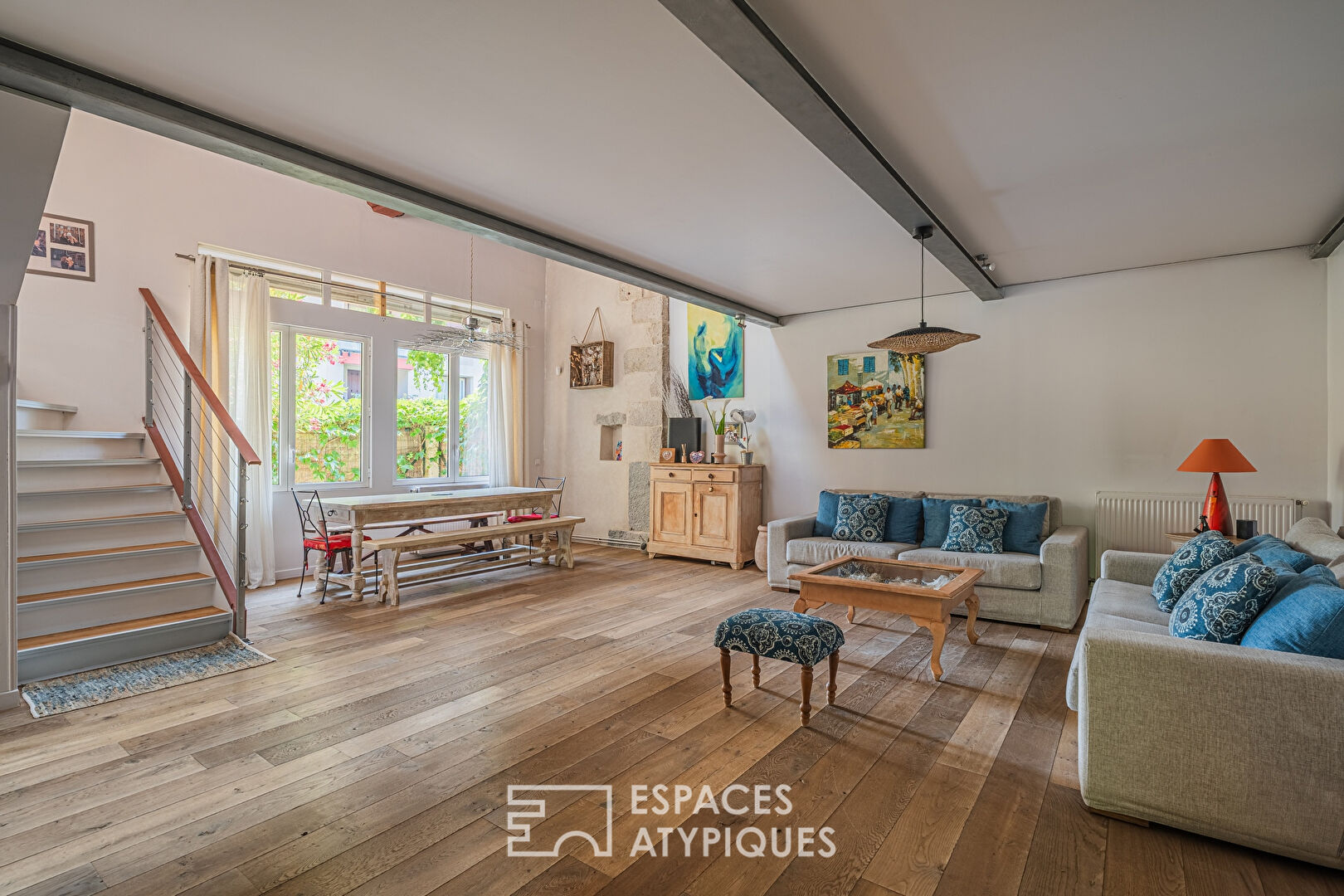 Townhouse and its small intimate garden in the Croizat district