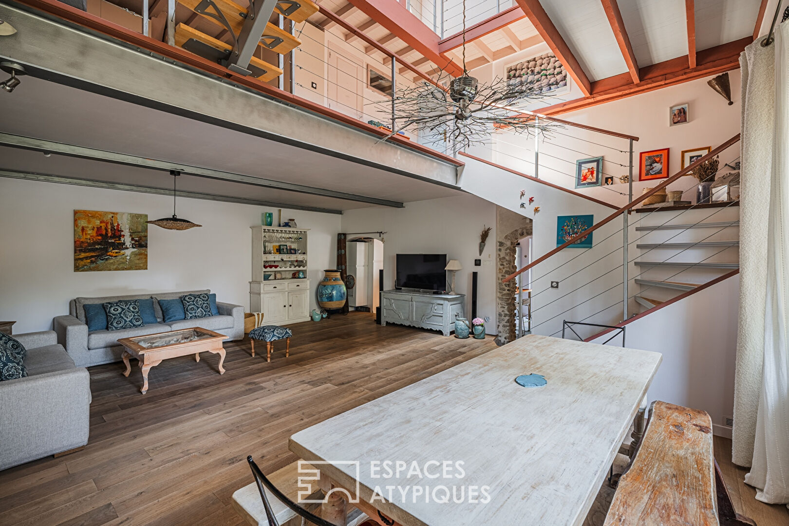 Townhouse and its small intimate garden in the Croizat district
