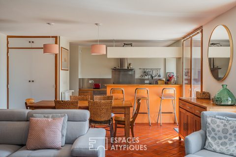 Grange en pisé revisitée avec jardin et piscine proche de Voiron
