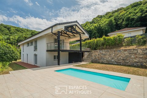 Contemporary house with panoramic view and swimming pool