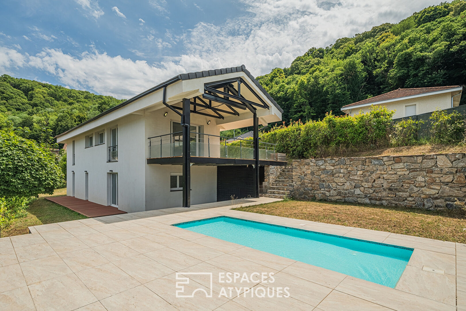 Contemporary house with panoramic view and swimming pool
