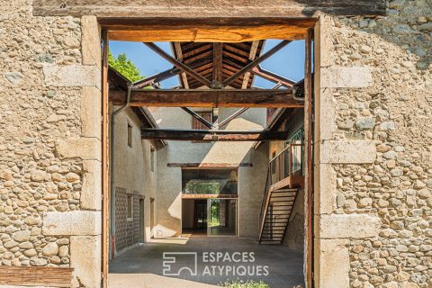 Stone house with exceptional potential in the town center