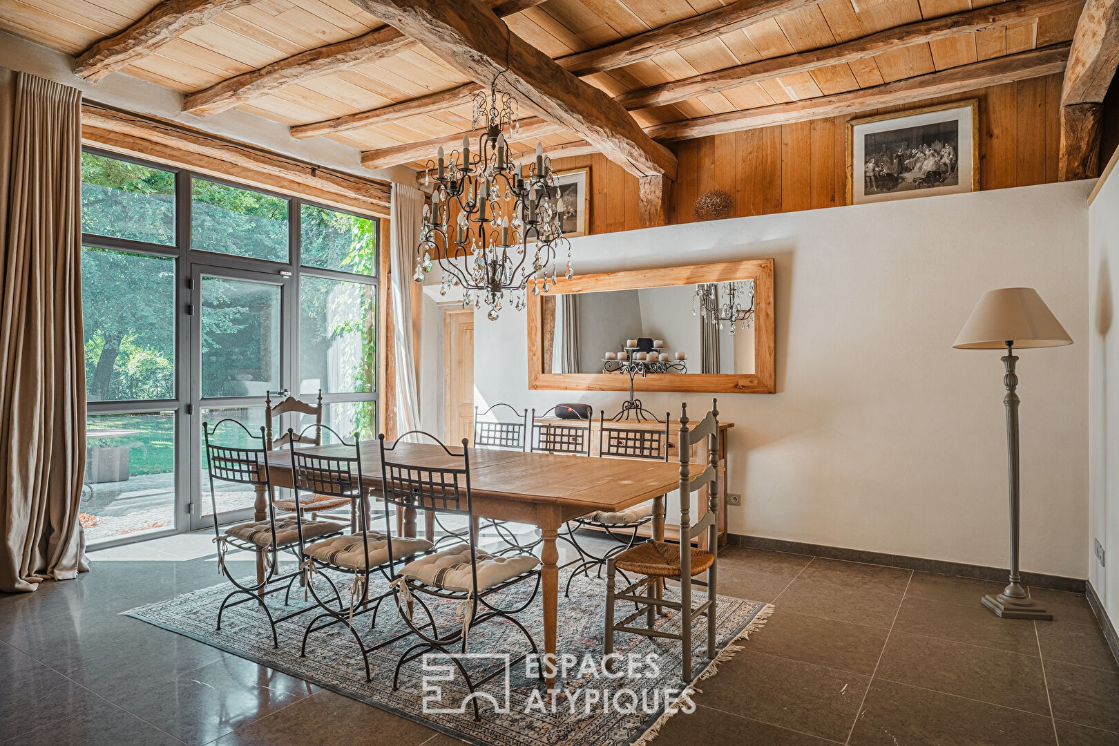 Ancienne ferme à la rénovation d’exception avec piscine et vue