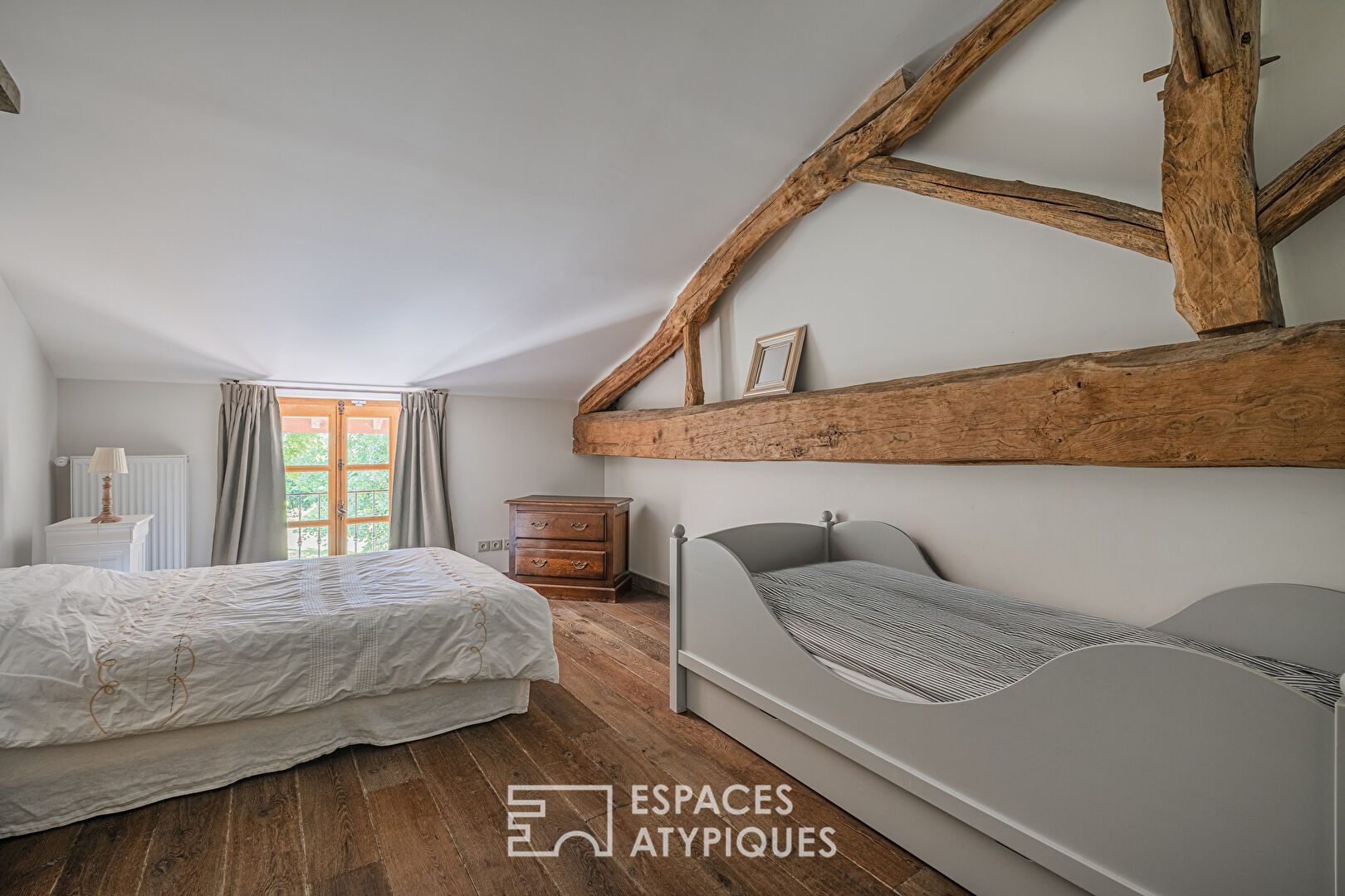 Ancienne ferme à la rénovation d’exception avec piscine et vue