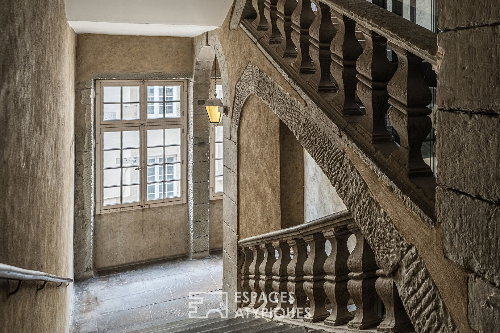 Appartement aux volumes hors norme dans un immeuble classé en centre ville