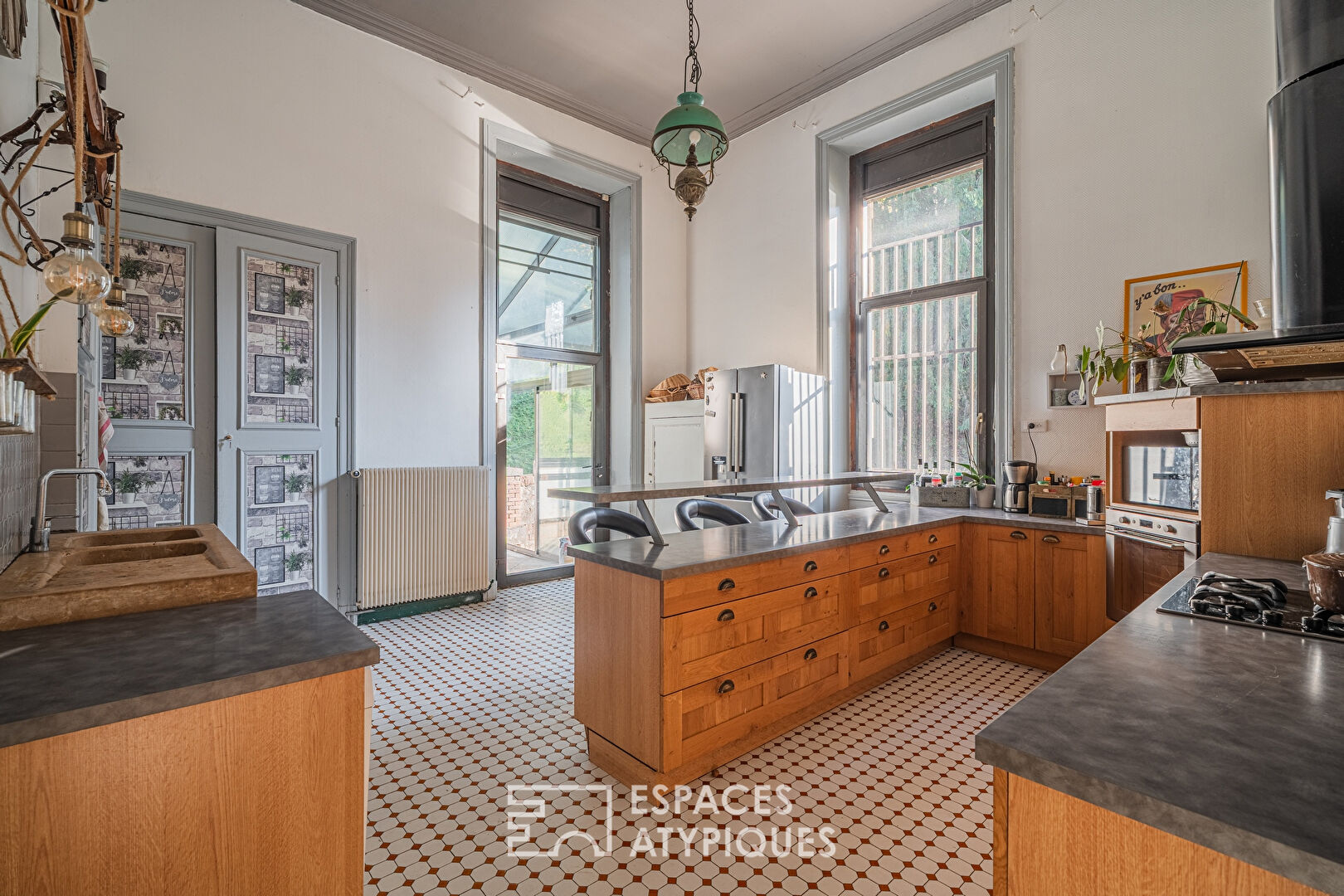 Elégance intemporelle avec restaurant et chambres d&rsquo;hôtes dans un manoir d&rsquo;exception