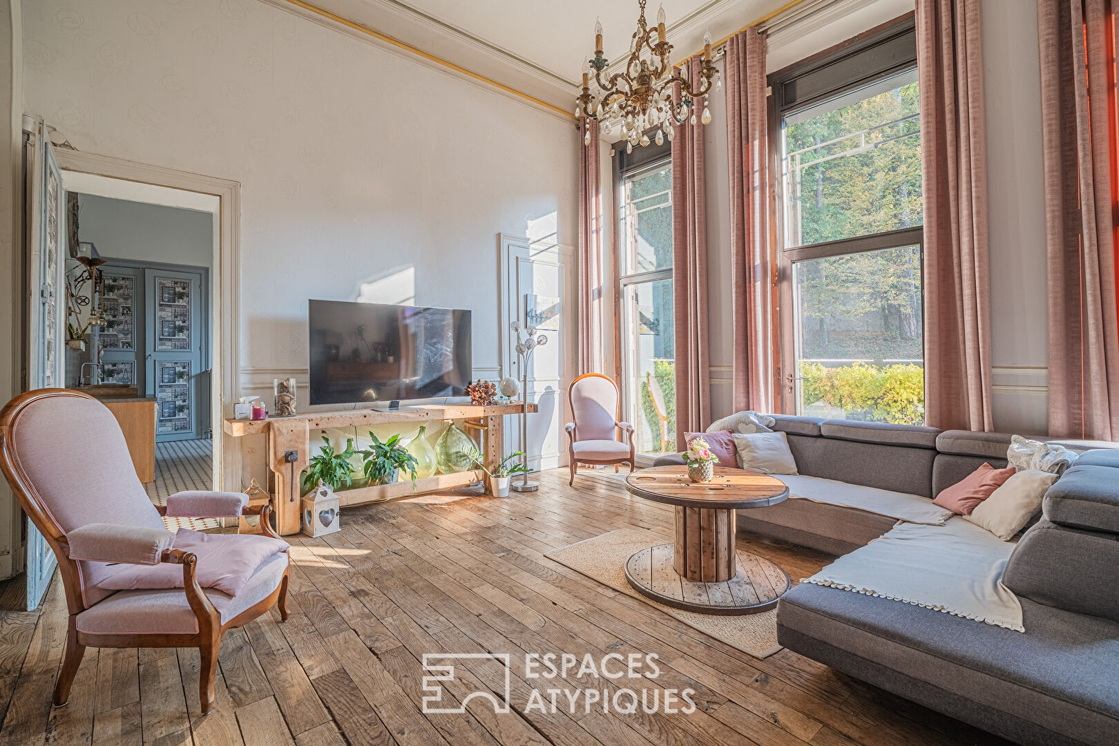 Elégance intemporelle avec restaurant et chambres d&rsquo;hôtes dans un manoir d&rsquo;exception