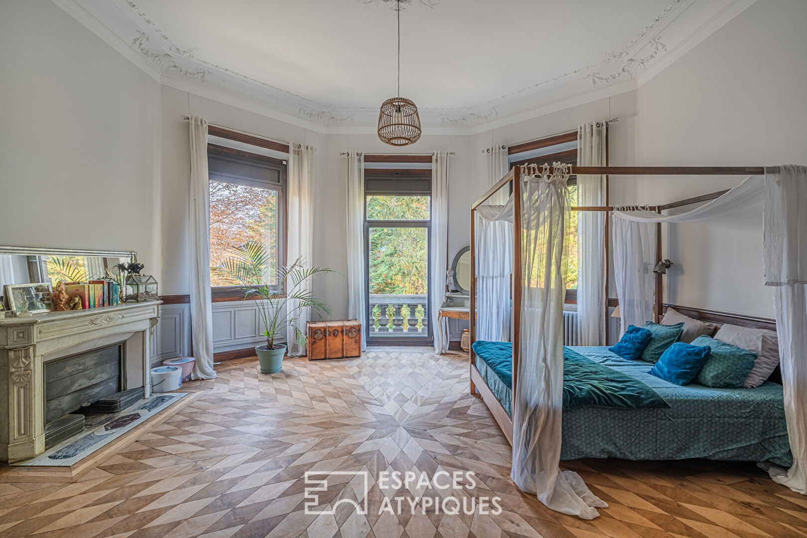 Elégance intemporelle avec restaurant et chambres d&rsquo;hôtes dans un manoir d&rsquo;exception