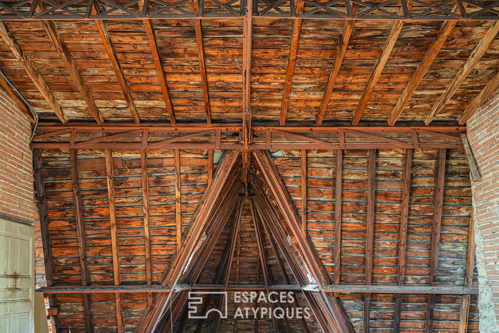 Elégance intemporelle avec restaurant et chambres d&rsquo;hôtes dans un manoir d&rsquo;exception