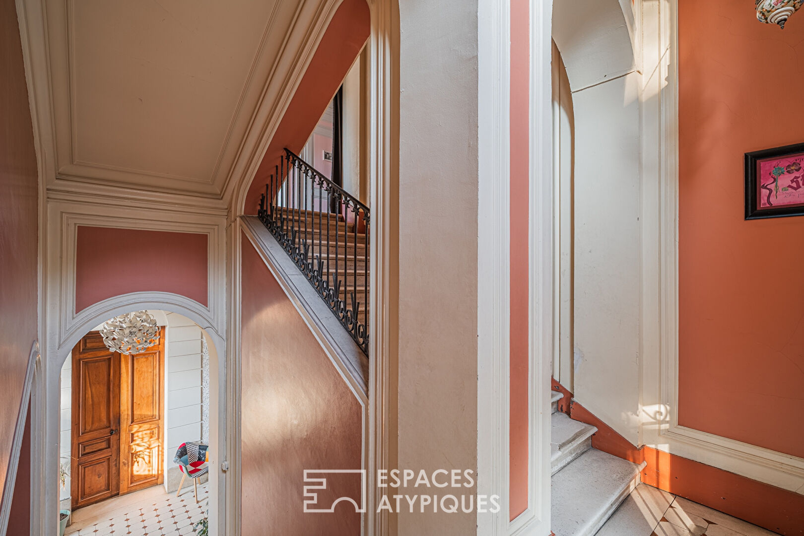 Elégance intemporelle avec restaurant et chambres d&rsquo;hôtes dans un manoir d&rsquo;exception