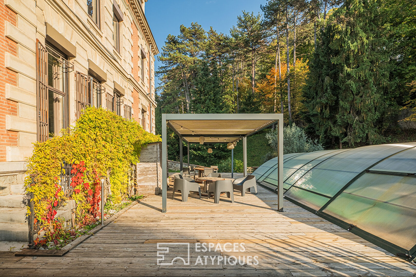 Elégance intemporelle avec restaurant et chambres d&rsquo;hôtes dans un manoir d&rsquo;exception