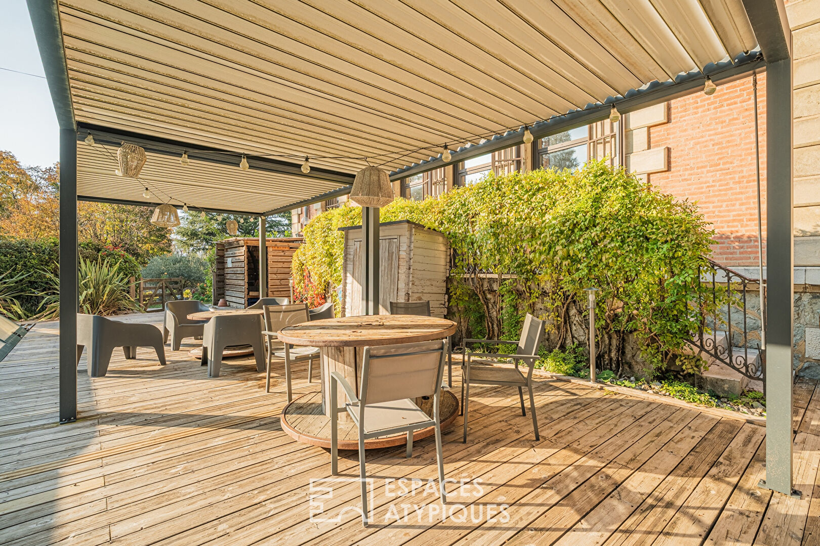 Elégance intemporelle avec restaurant et chambres d&rsquo;hôtes dans un manoir d&rsquo;exception